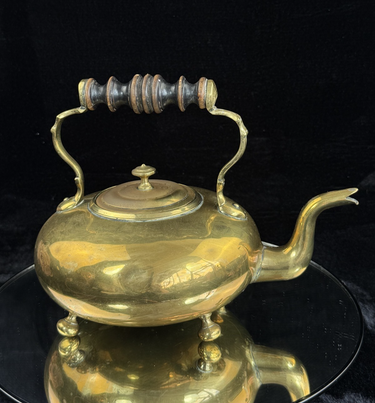 19th century Scottsh Antique Brass Kettle/Teapot with Wooden Handle see pictures0