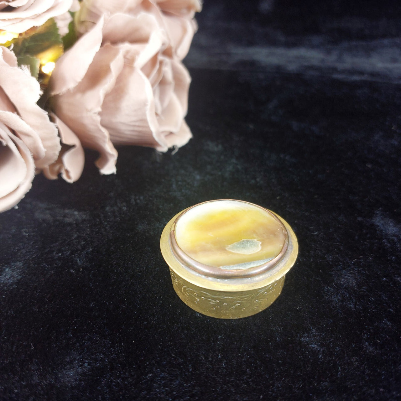 Vintage Brass & Agate Pill Box/Trinket – HandEngraved   Aged Patina3