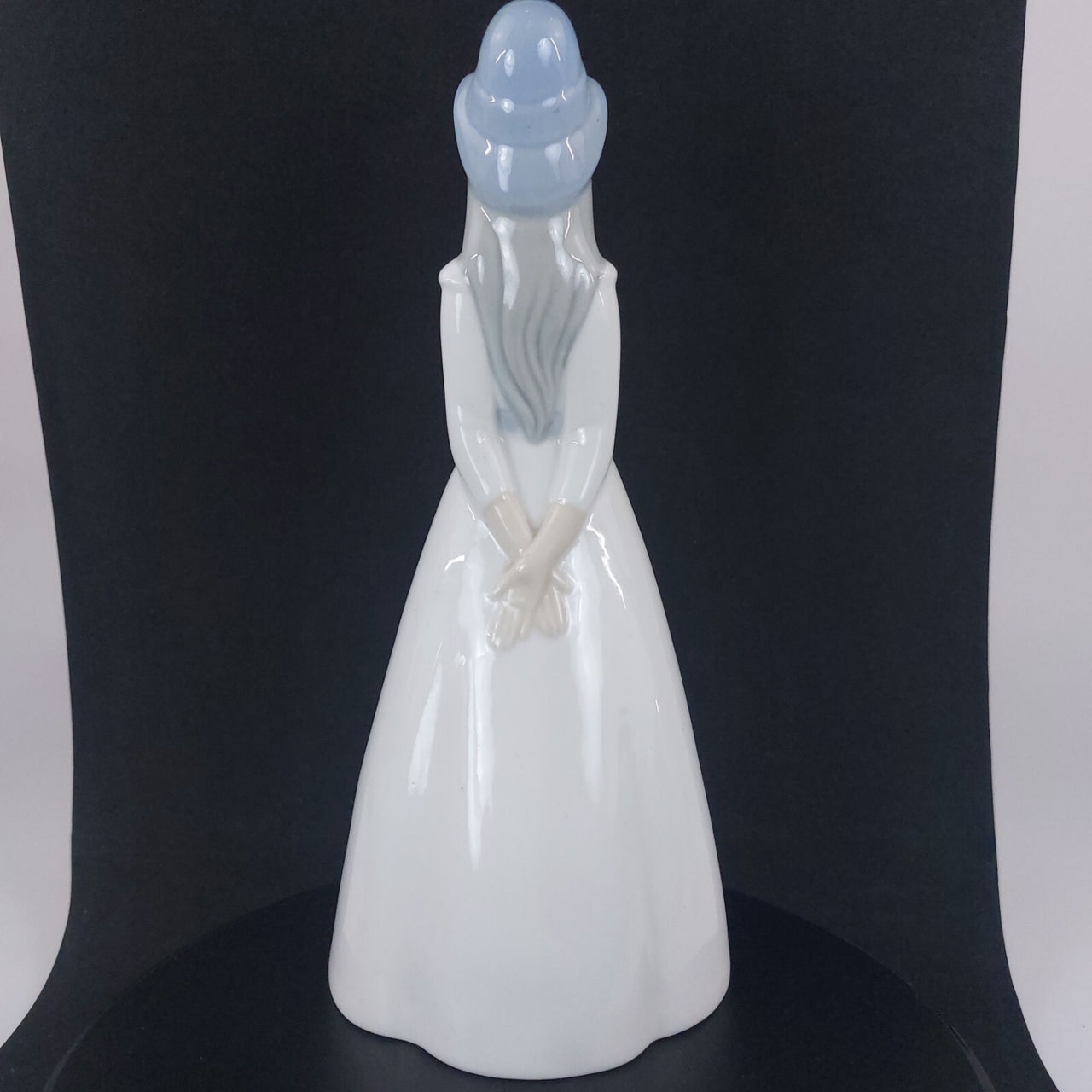 Porcelanas M. Requena Collectable Blue white porcelain Lady Figurine Spain Decor5