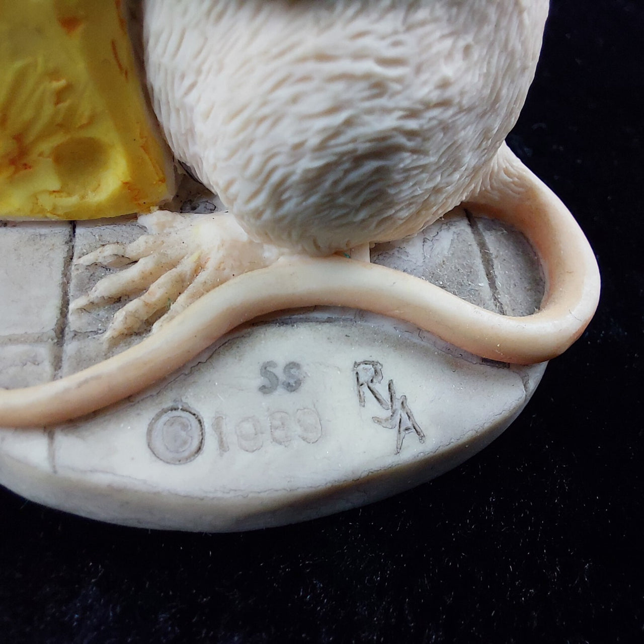 Border Fine Arts First Friends FF5 – 1989 Mouse with Cheese Figurine gift4