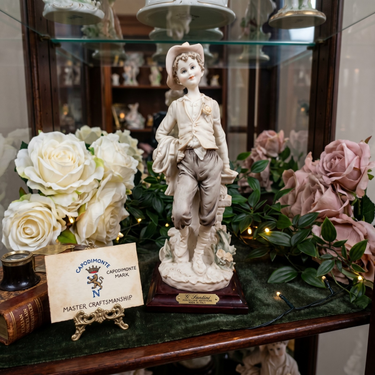 Italian 1980s Giuseppe Armani Figurine 9