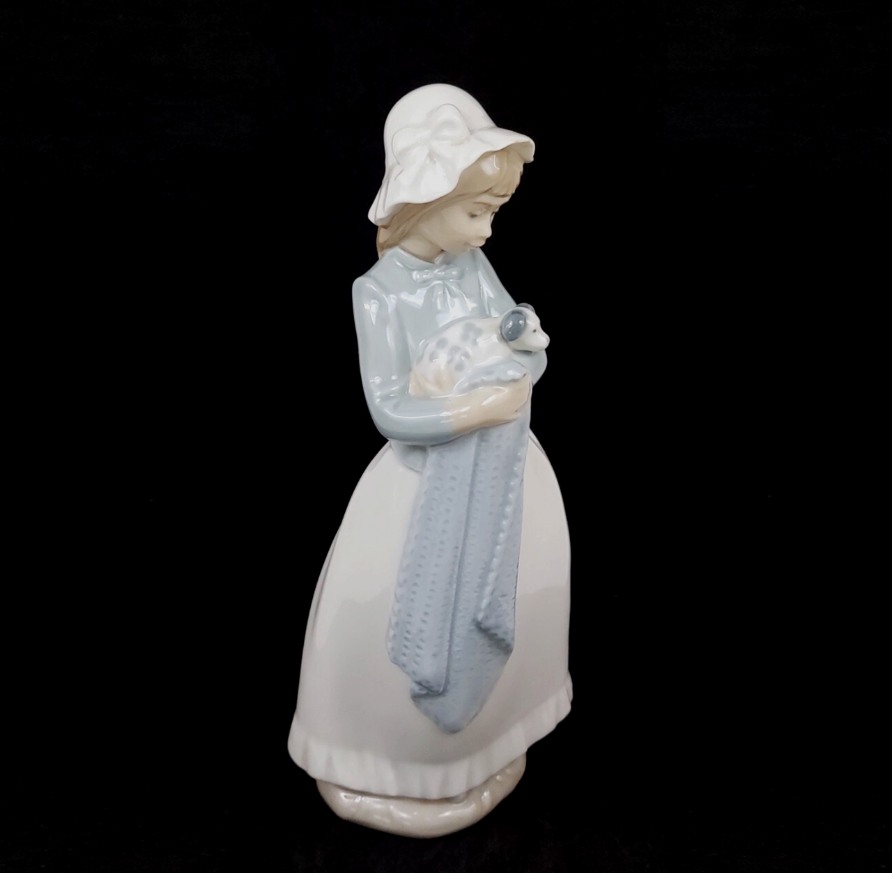 Nao Girl Lladro Cuddling Puppy Figurine Blanket Porcelain firreplace decor Spain0