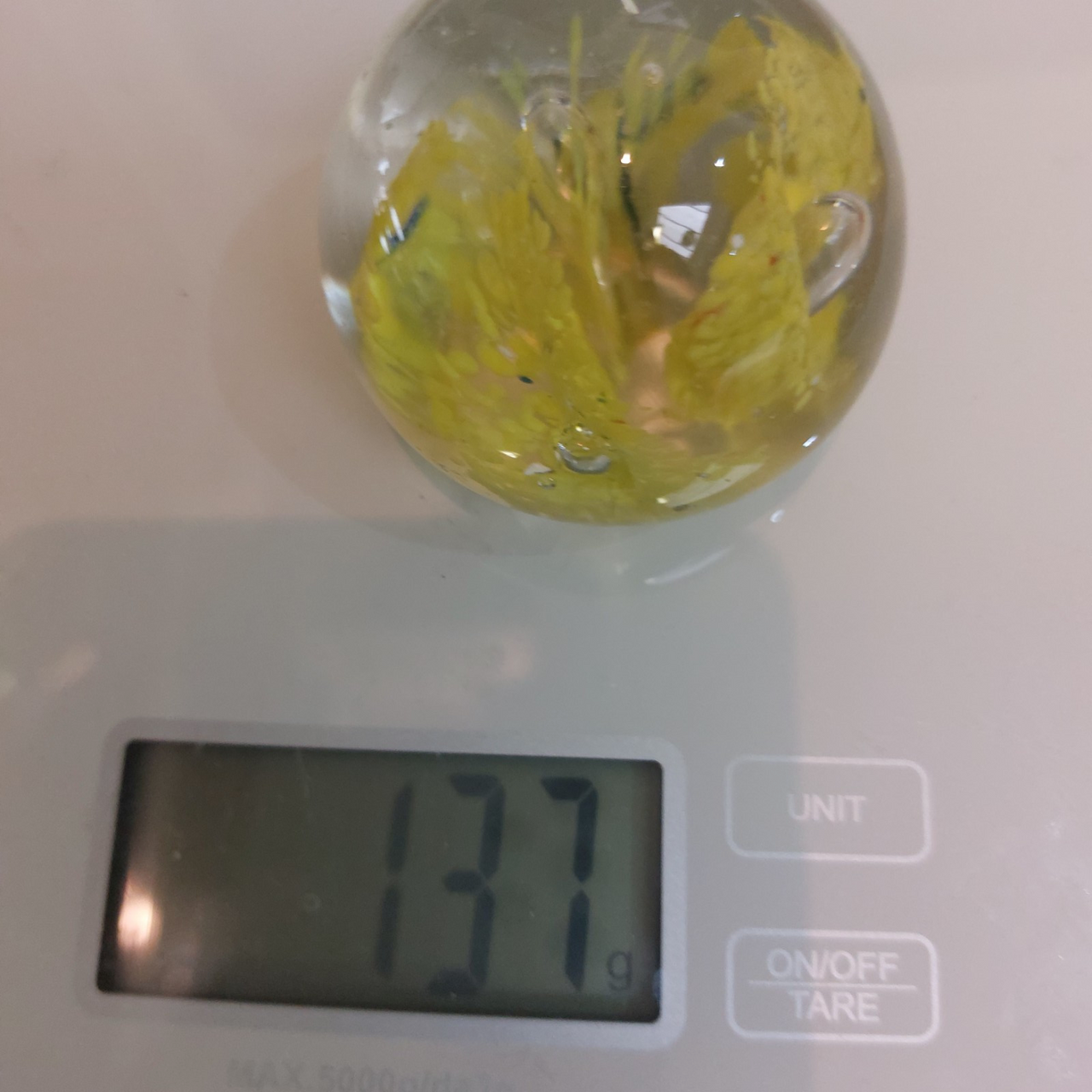 Art Glass Paperweight –Vintage White & Yellow Flowers with Bubbles Ornament deco9