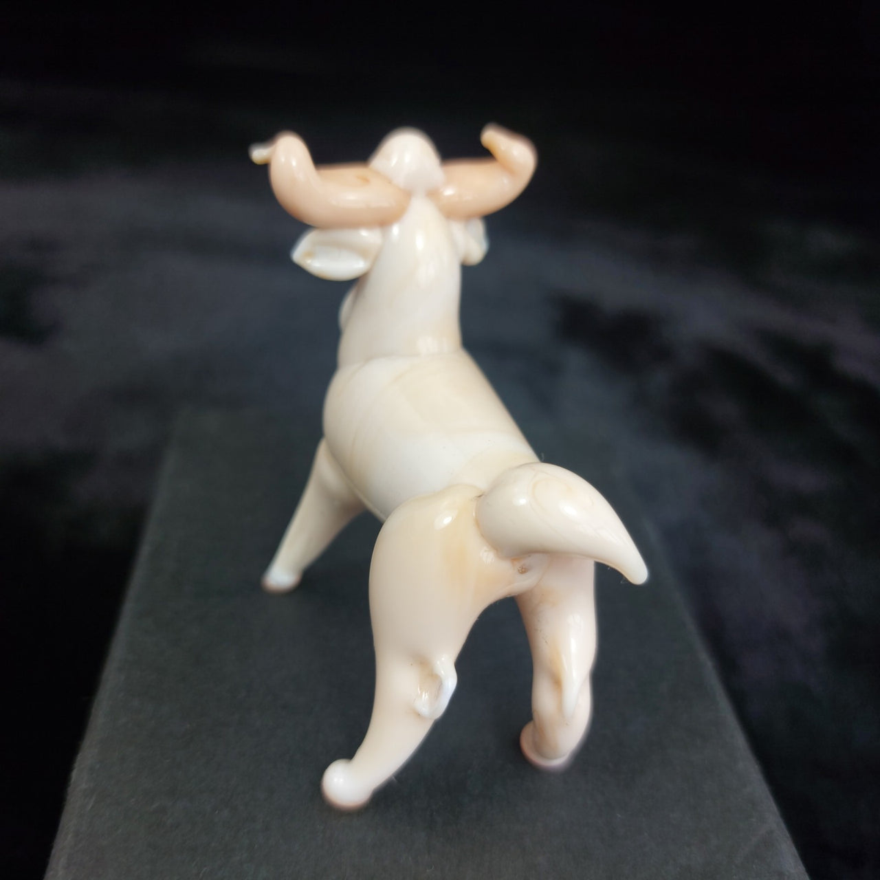 Handmade Glass Ram Figurine Cream Horns Curled Animal Sculpture Good w/ Box   3"3
