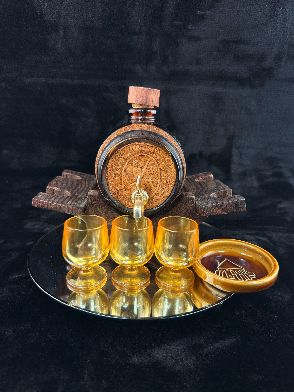 Vintage Amber Glass Barrel Decanter Set with Tap 3 Glasses Tray & Wood Stand4