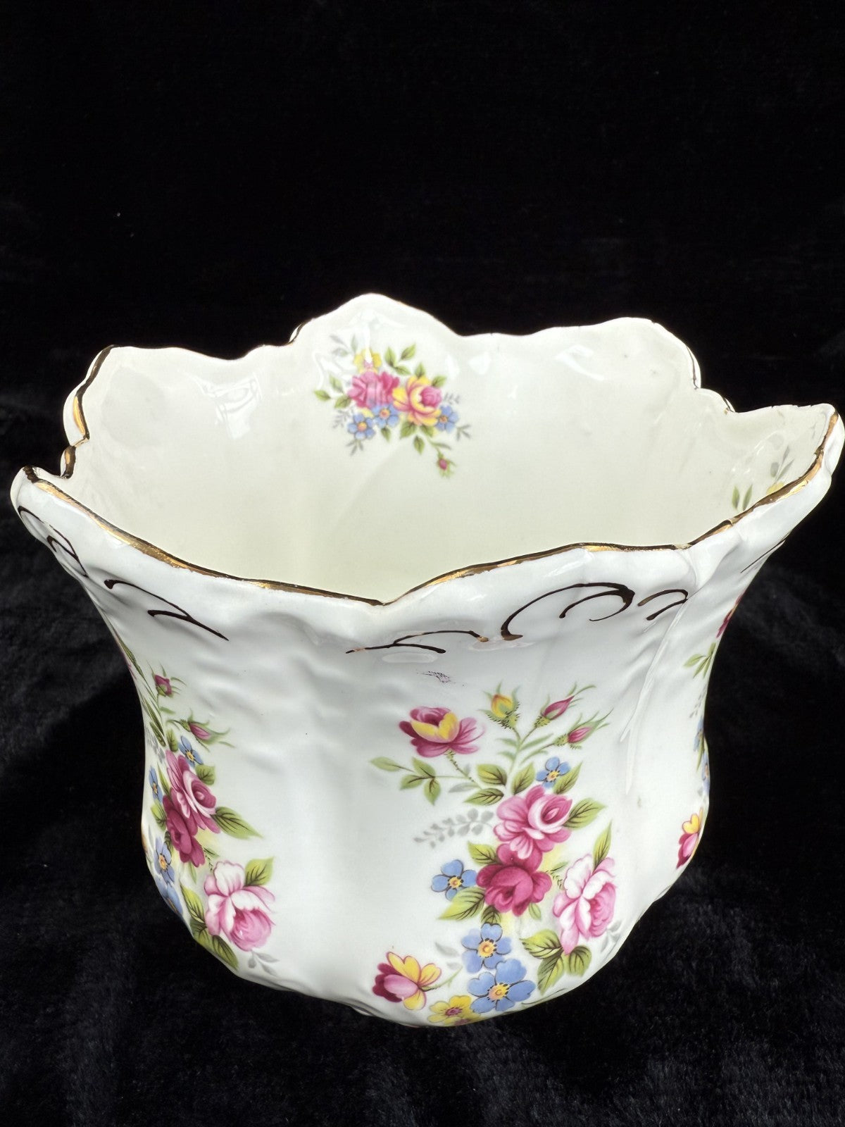 Stunning St. George & Kenall Fine China Bone Floral vase and Tray Set England.12