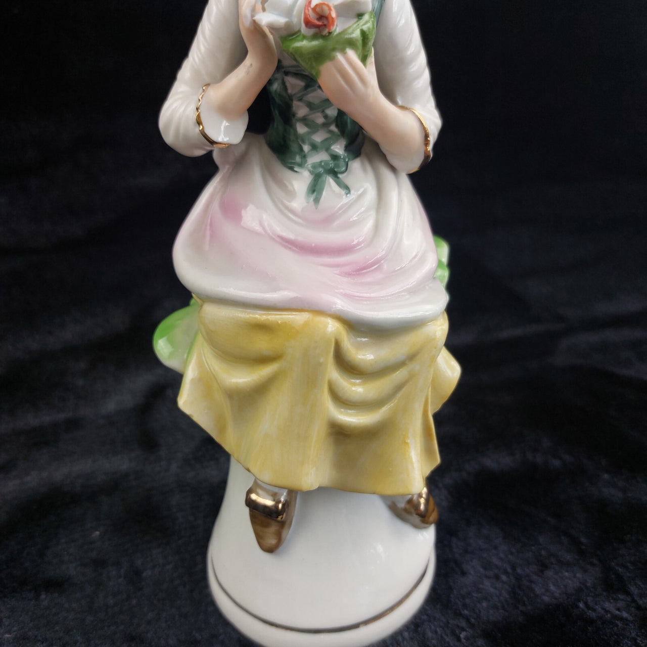Capodimonte Porcelain Figurine Seated Girl Flowers Pink Yellow Gold 7.5in decor4