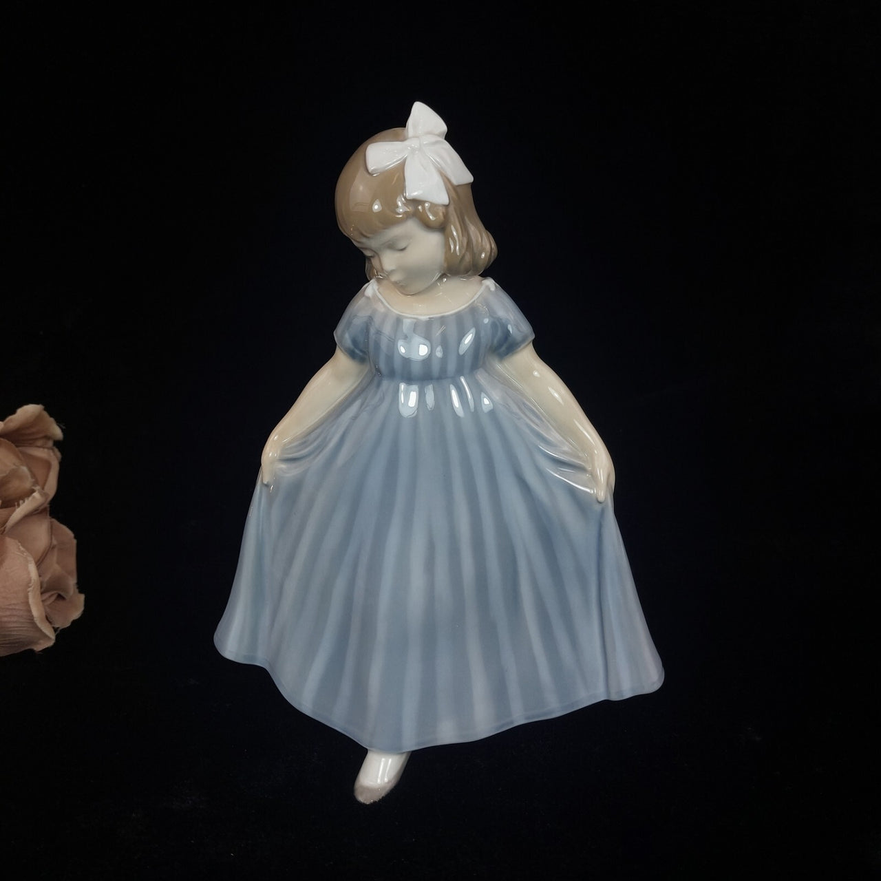 Very rare Copenhagen Royal Girl Figurine Denmark Blue Dress Bow 2444 xmas gift.1