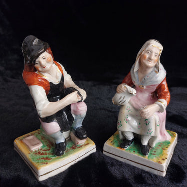 Antique Staffordshire decor Figurines Seated Couple classic Pair 906g  see pics0