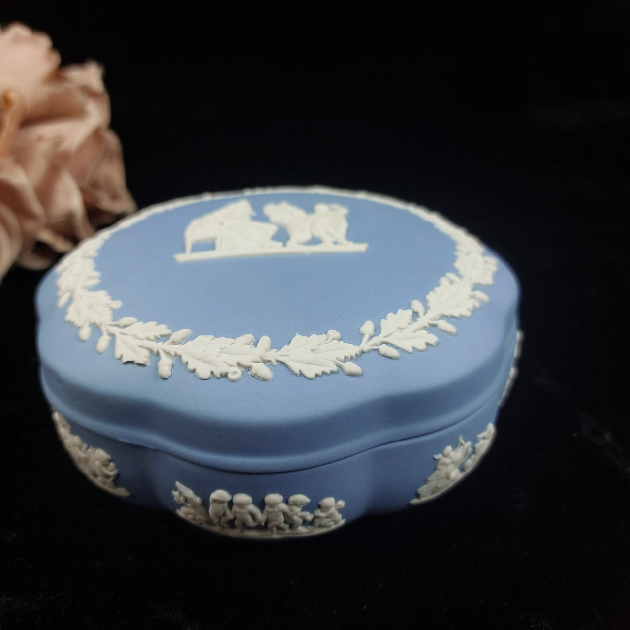 Wedgwood Blue Jasperware Trinket Box – Vintage   Classical Design  England2