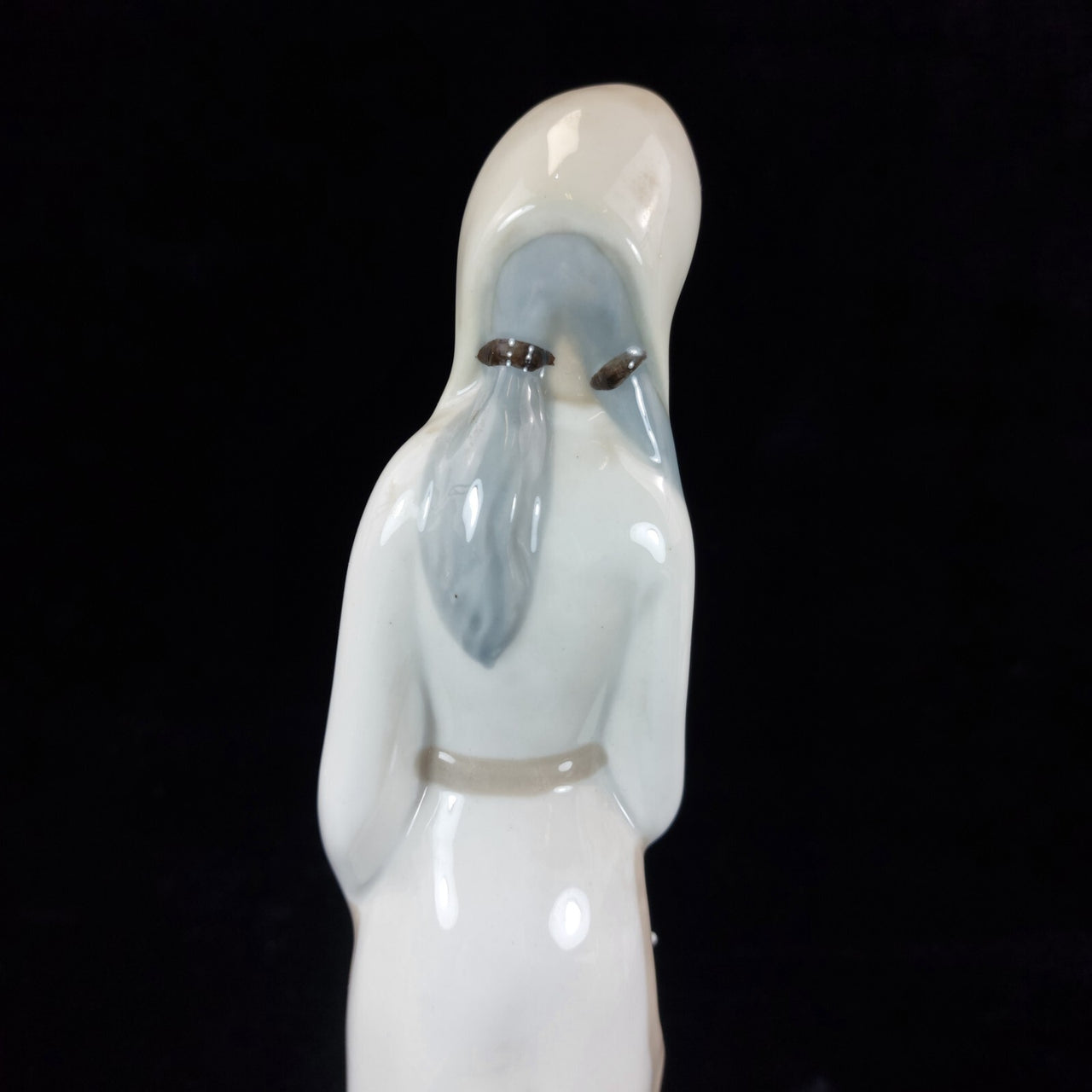 Porcelanas Penatal Figurine Woman with Goose from Segovia, Spain bookcase figure8
