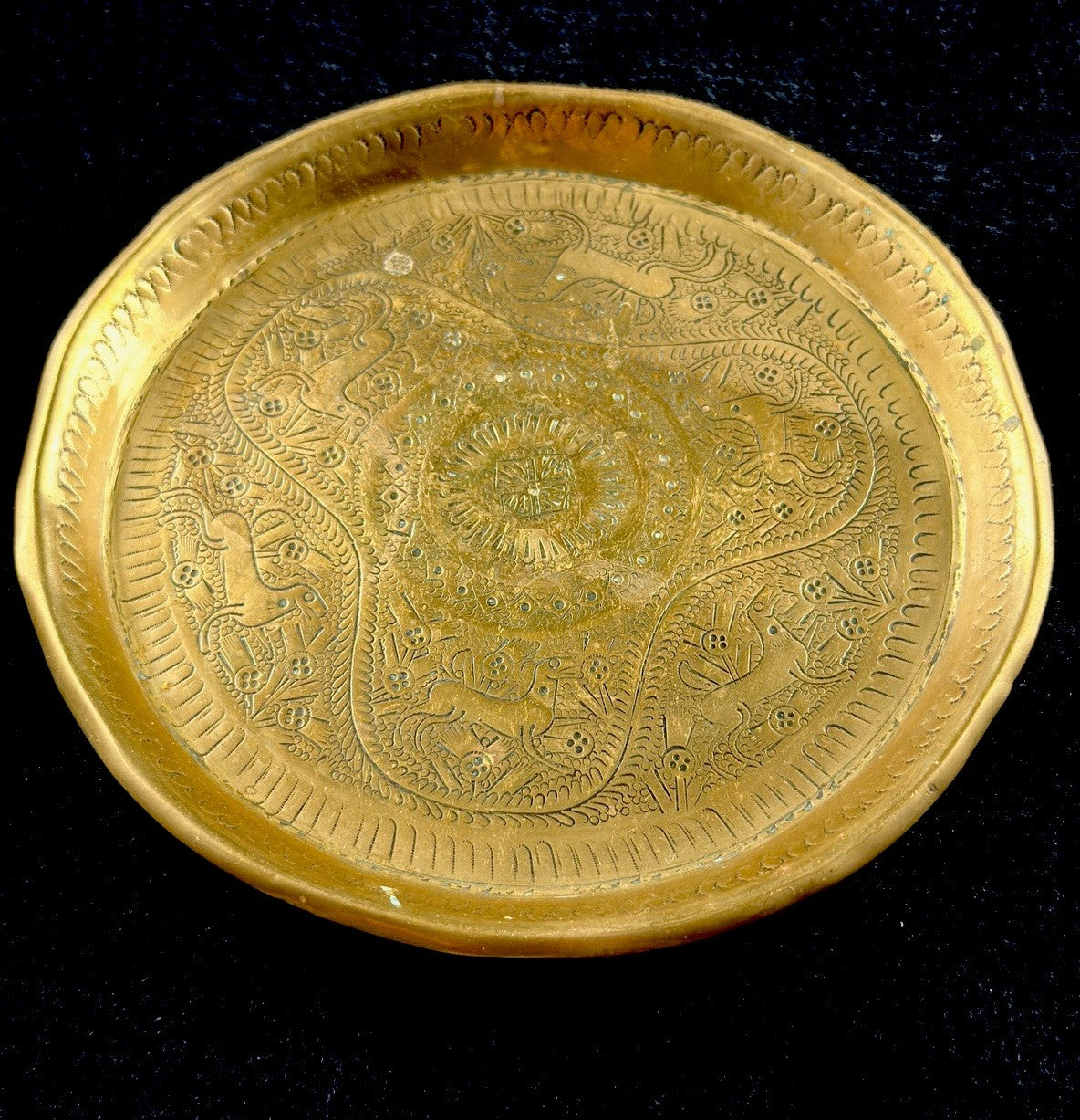 Antique Middle Brass Eastern Plate Hand Etched Islamic Design Deer Pattern Tray2