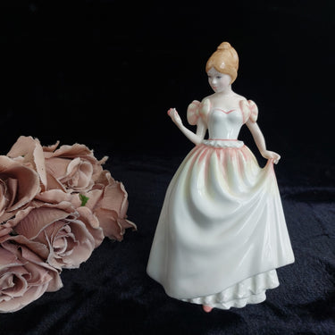 Royal Doulton Good Gift of Love Figurine decor 8.5in Pink White 491g 1993 Nada 0
