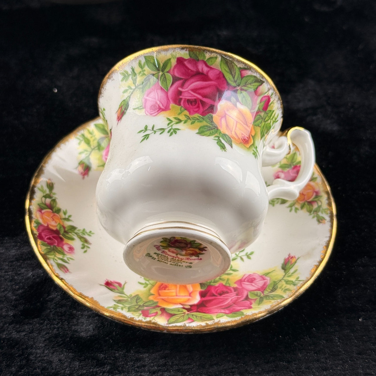 Royal Albert Old Country Roses Cups & Saucers Set of 2 Bone China England 196210