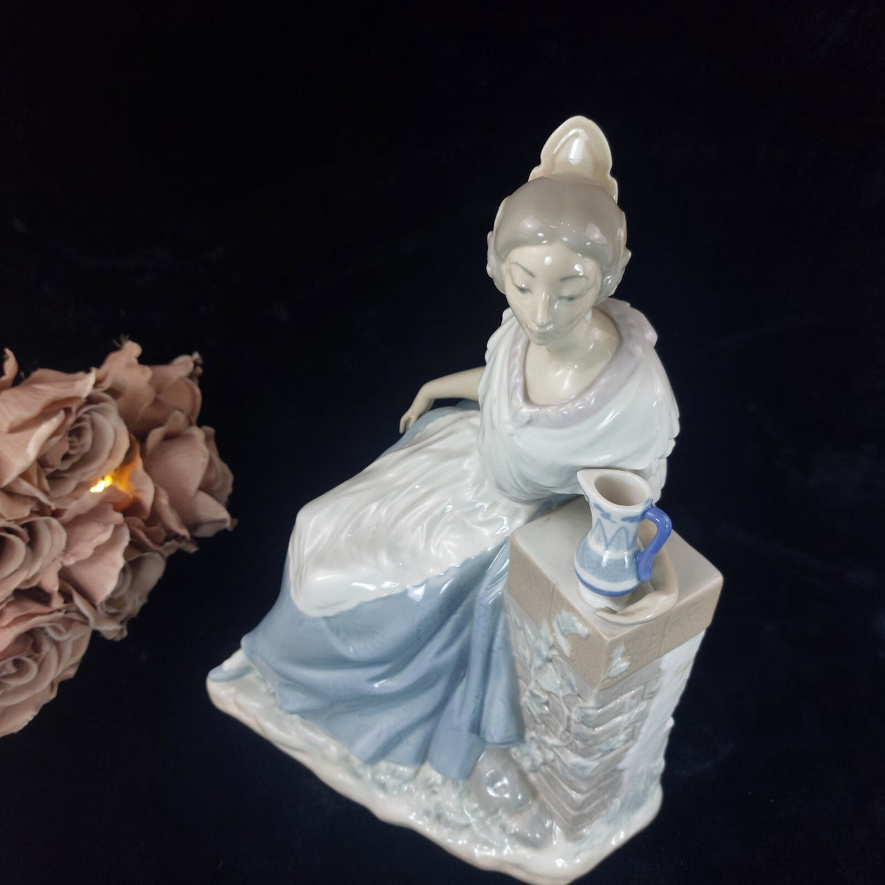 NAO Spain Good Figurine Lady Elegant with Jug Pastel Glazed Porcelain 12.5"7