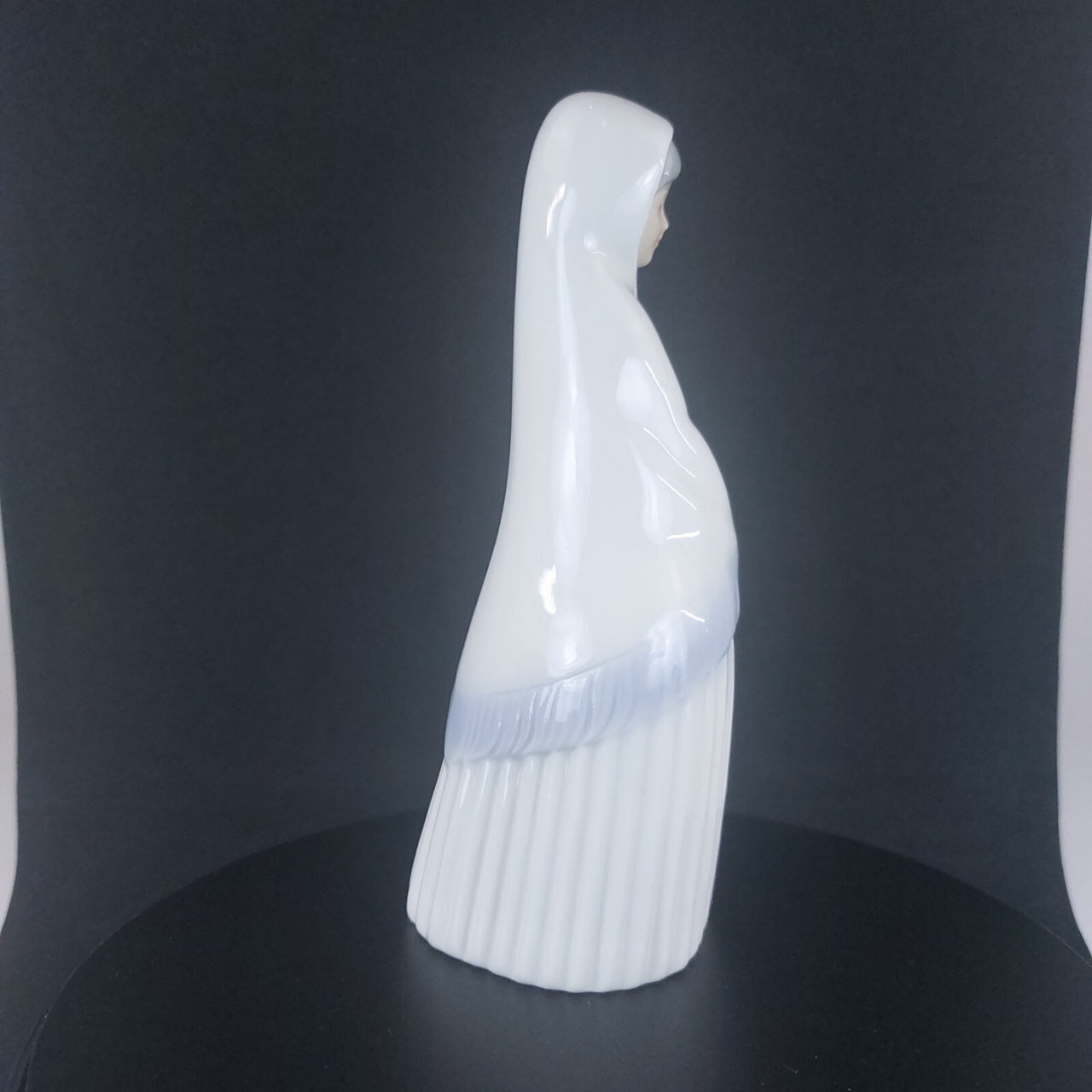 Requena Miquel Nun Figurine Pristine White Porcelain, 6.5" chip on the skirt dec7