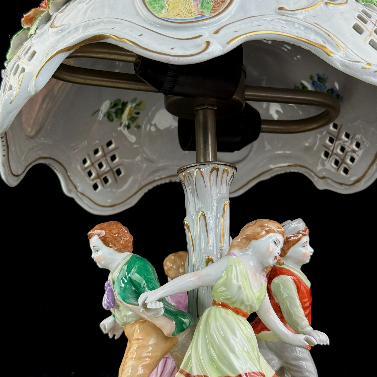 Antique HandPainted Royal KPM Bavaria Porcelain Table Lamp with Floral Motif4