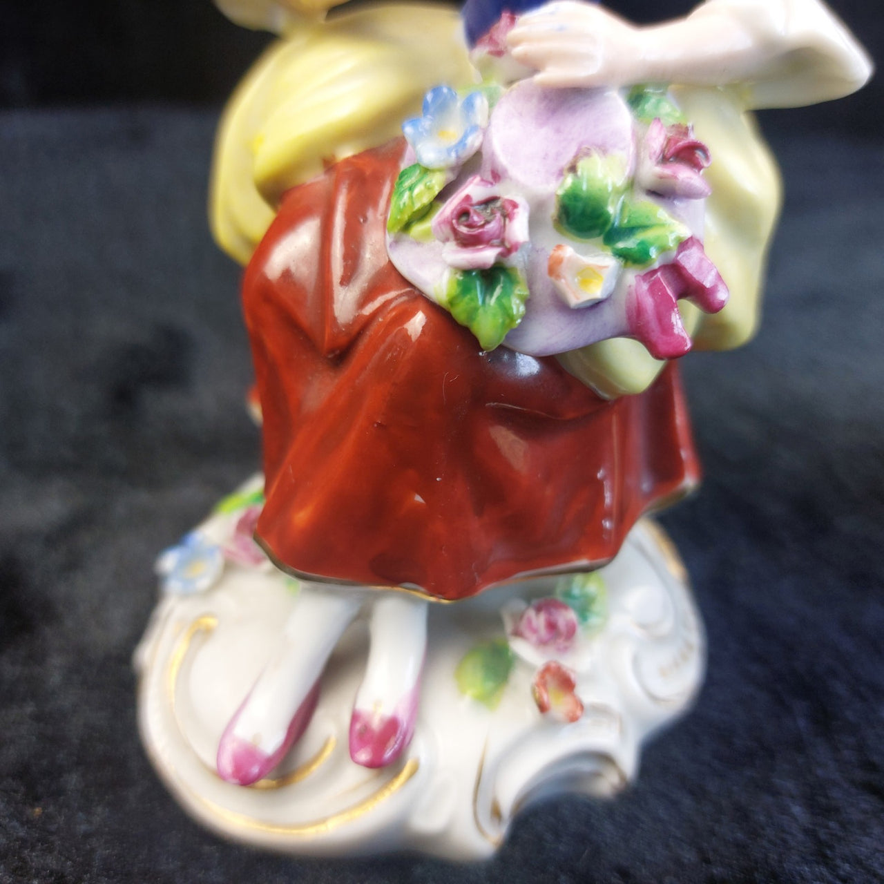 Antique Porcelain Victorian Figurine Pair 5" Lovers Flowers Gold Trim decor7