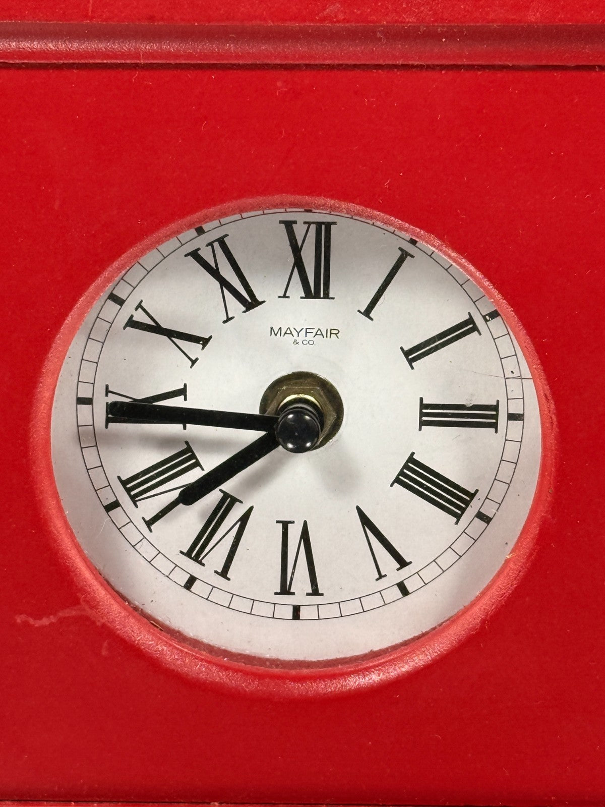 Mayfair & Co Red Mantel Clock Quartz Roman Numerals Retro Shelf Clock 20cm Batte5
