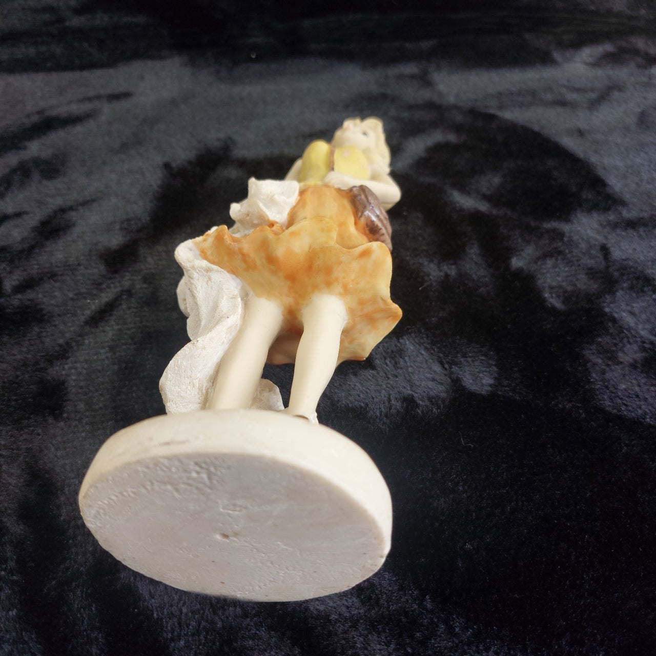 Resin Girl Figurine with Purse & Dress –Blonde Vintage Style Statue  10"   255g6