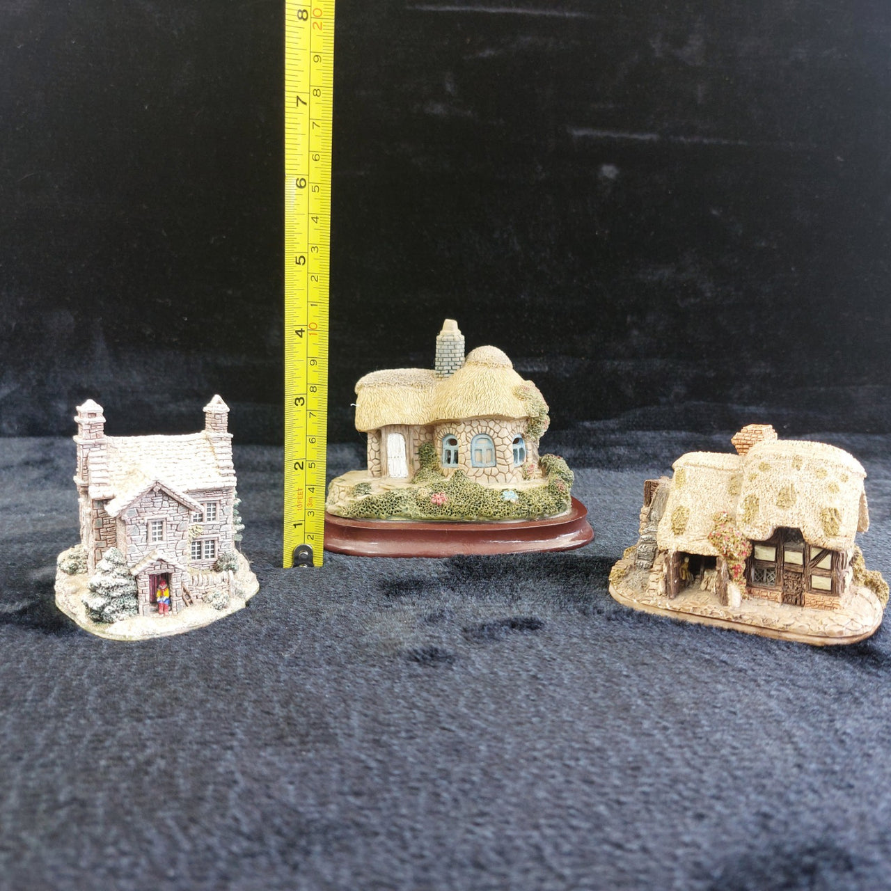 Liliput Lane Lot ×2 And a Cottage Lamp ( not tested)3
