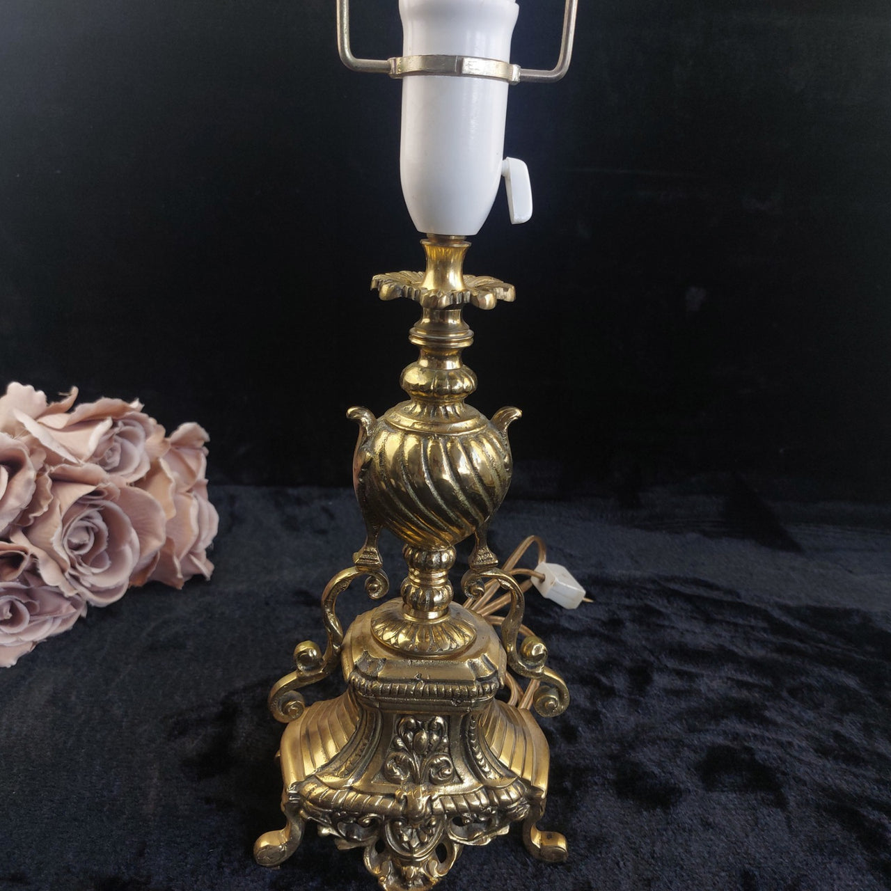 Stunning Ornate Rococo Brass Lamp French Styl Heavy Urn Scroll Base 19" no shade8