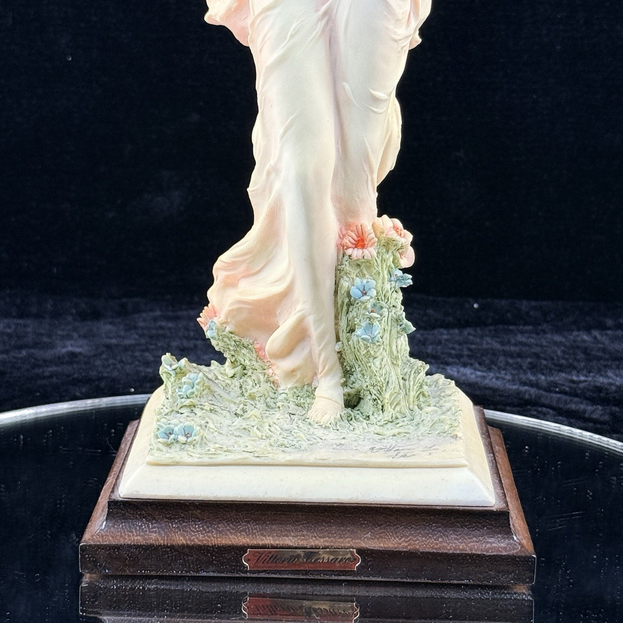 Vittorio Tessaro A.D.L. Italian Beautiful Lady Figurine Italy Home Decor 19915