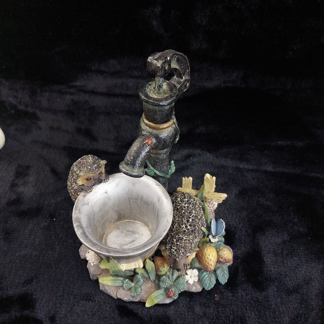 Bramble & Clover Hedgehog Pen Holder - pot 8" Fountain Theme Ladybug see pics1