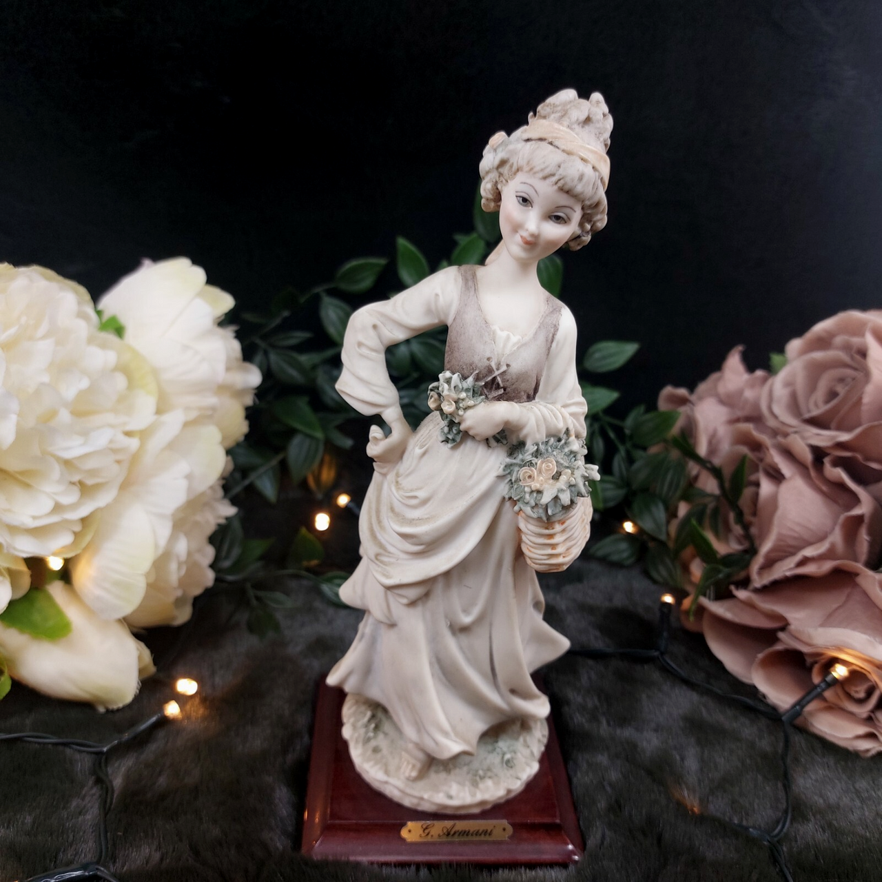 Giuseppe Armani Figurine Country Girl with Flowers on - Vintage 80s Wooden Base0