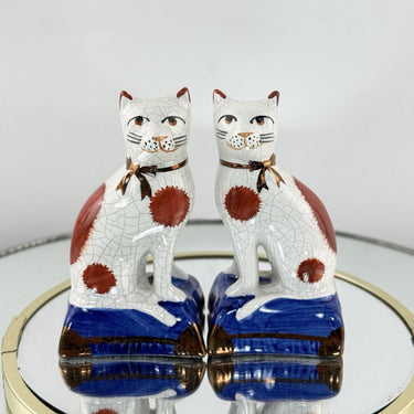 Rare Staffordshire Style Cat Figurine Pair – Hand Painted Pottery Mantel Cats 4”0