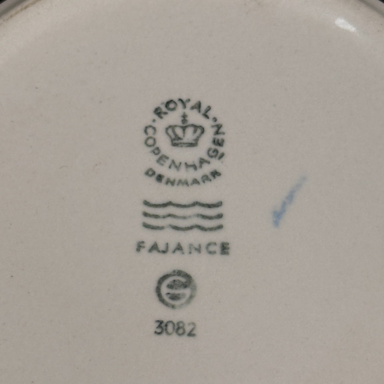 Royal Copenhagen Fajance 3082 White Ceramic Lidded Trinket Box Denmark Vintage2