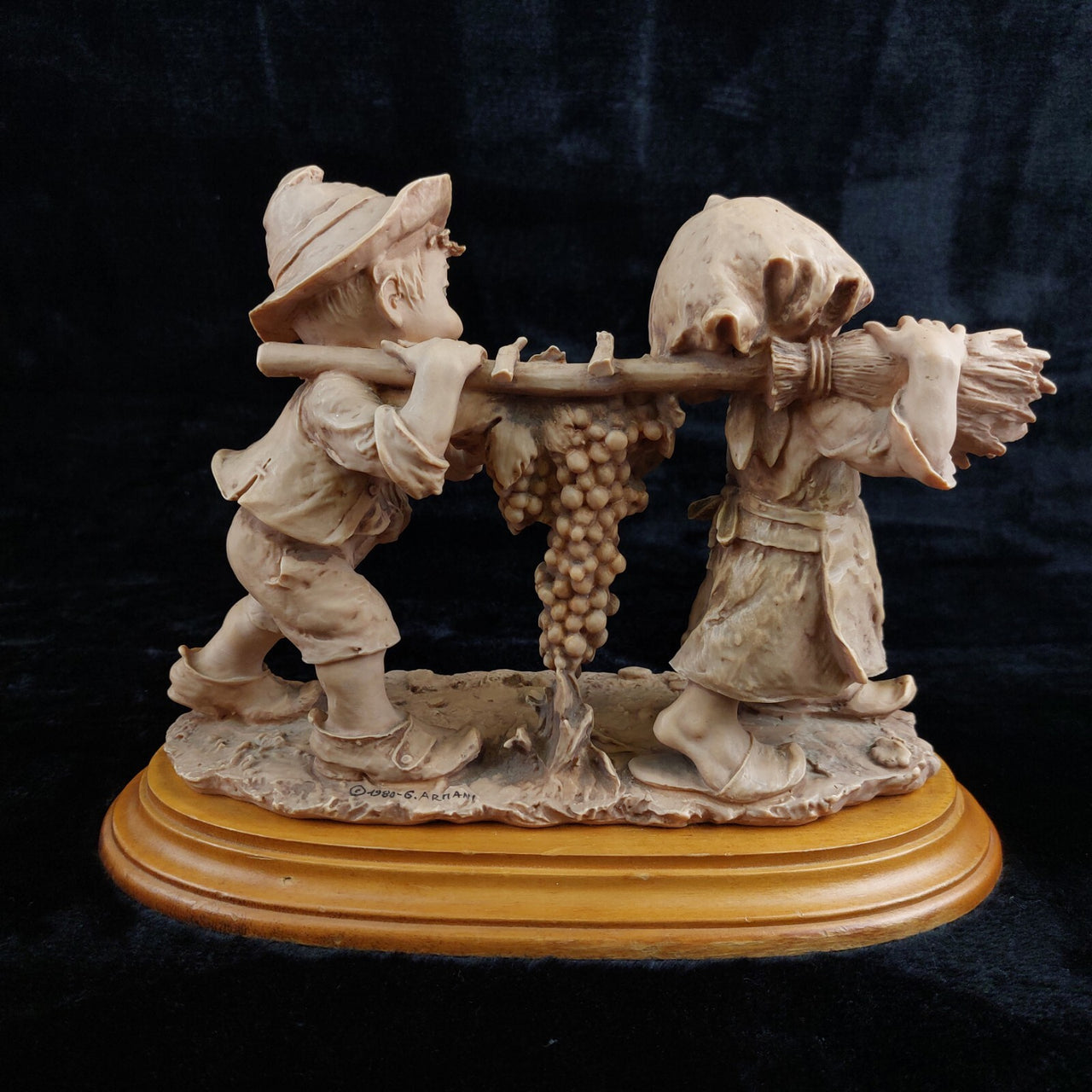 1980 Giuseppe Armani kids Figurine - Children with Grapes & Wheat resin decor10