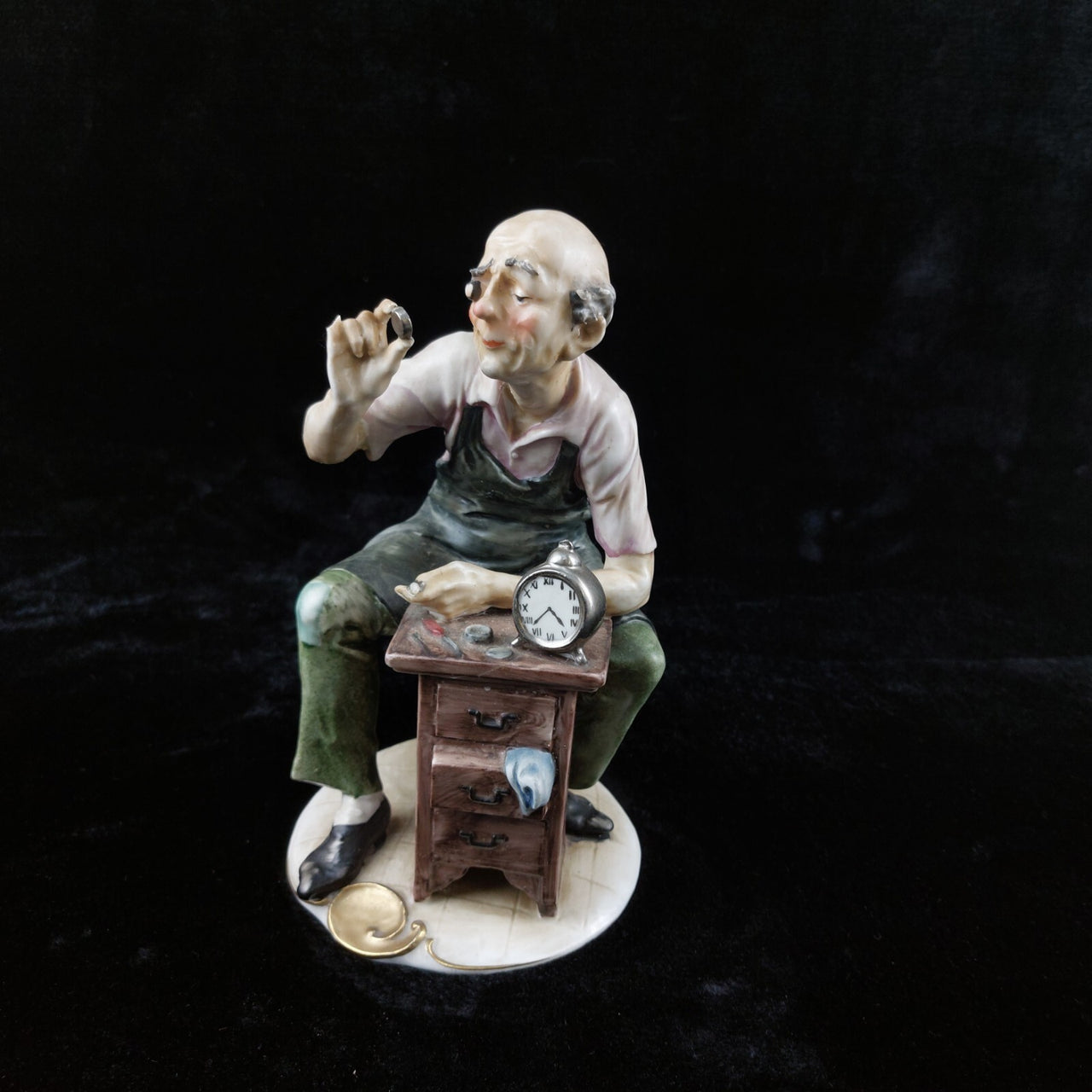 Porcelain of a watchmaker CAPODIMONTE. Antonio Benni. Is Finger Broken, chipped16