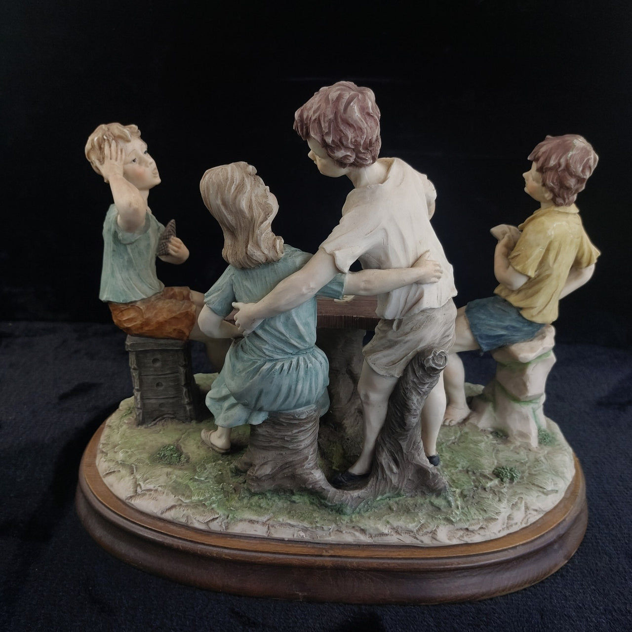 Very Large Capodimonte figurine 'The Card Players' Friends group pics see decor4