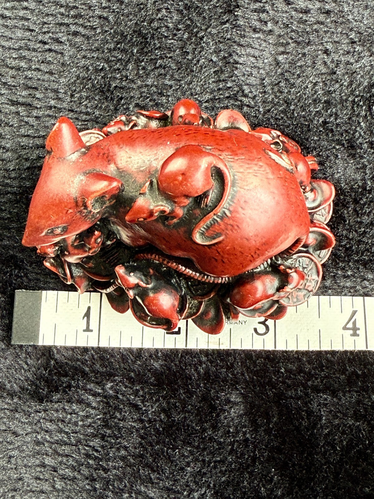 Chinese Red Resin Figurine Family of Mice & Coins Symbol of Prosperity Feng Rat 10