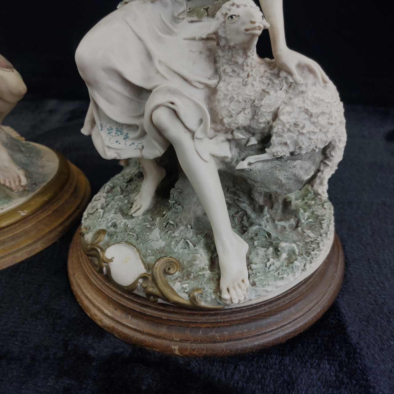 Giuseppe Figurine Armani Couple repaired Flower & Arm Rustic 30cm Resin Italian.4