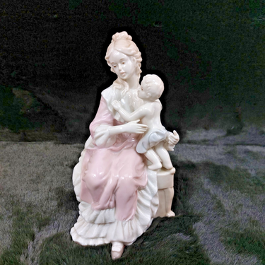 Royal Crown Women and Child Porcelain  1985  7.1