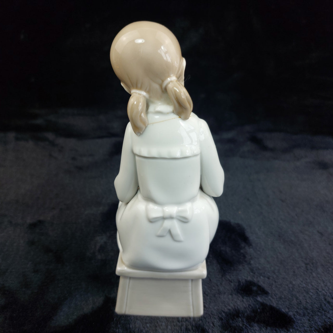 Nao by Lladro Girl Figurine Reading 8 Slate School repaired bookcase decor kids5