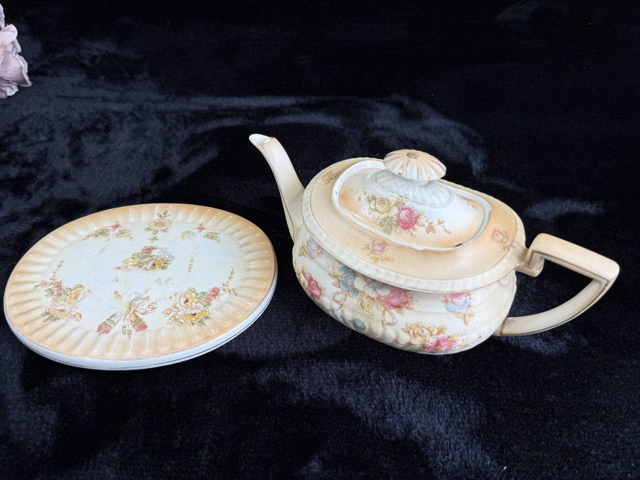 Beautiful Antique Crown Devon Fieldings Teapot with Stand - "Wye" Pattern Rare.10
