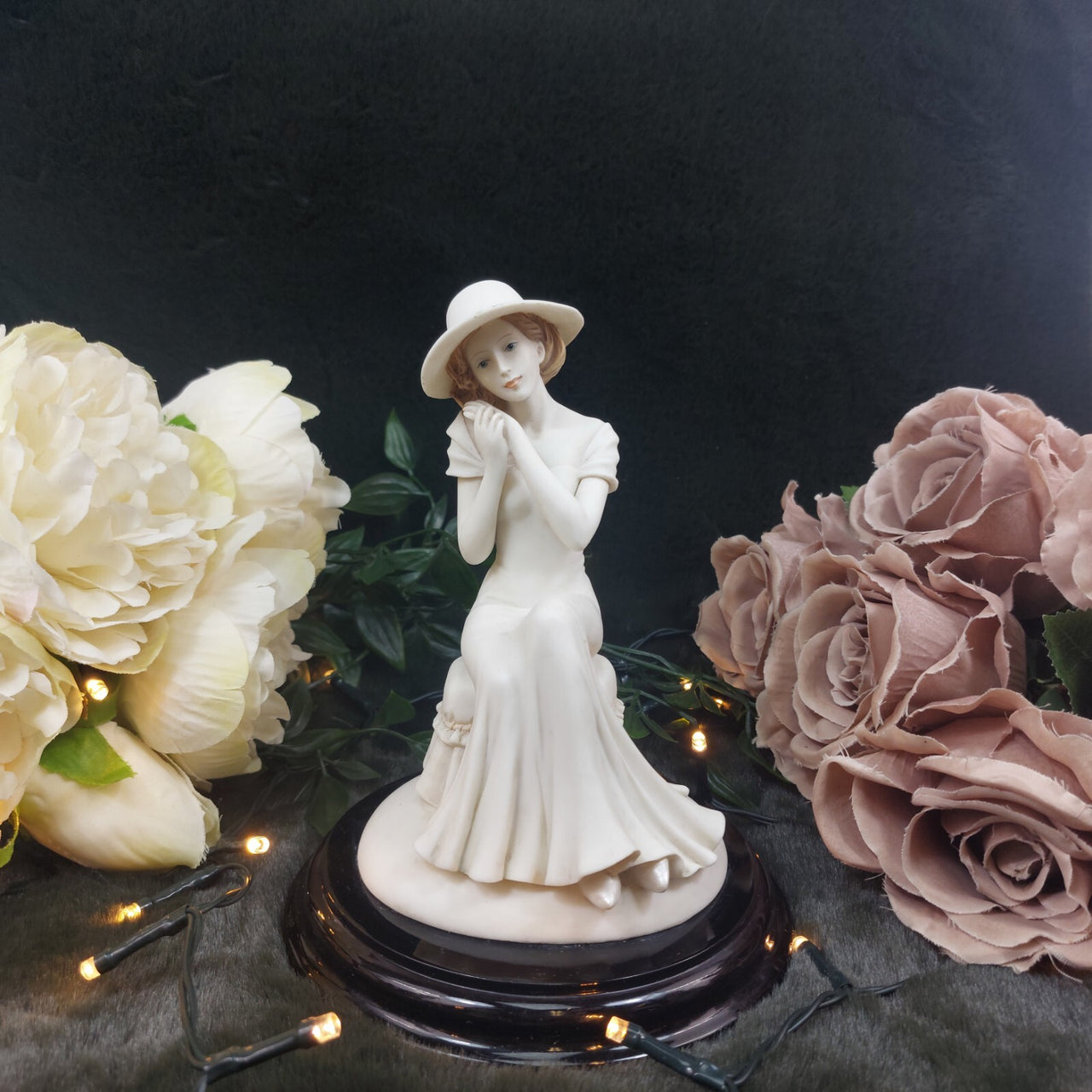 Collection Leonardo Figurine Annie Rowe Sitting  7.5" Lady in White Dress decor3
