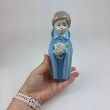 Collectible Casades Lady   from -7.5