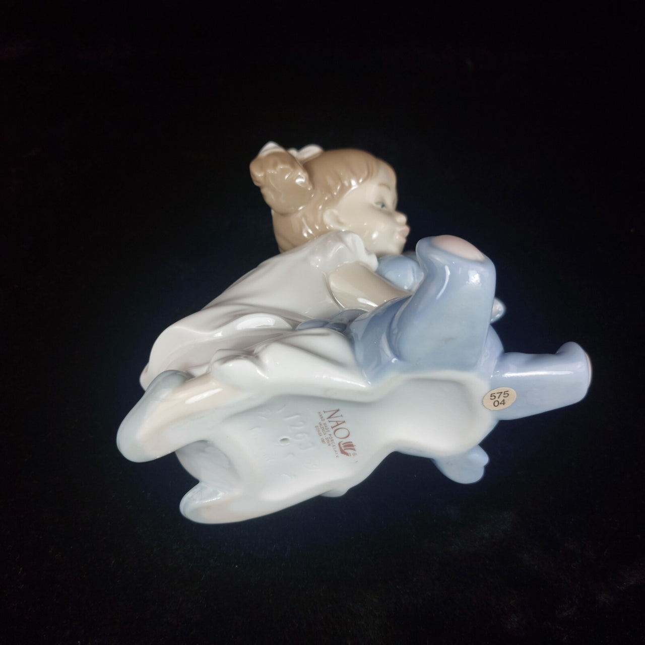 Nao Lladro Girl with Figurine Bunny Good Hugging Toy Porcelain 1987 decor Lladró5