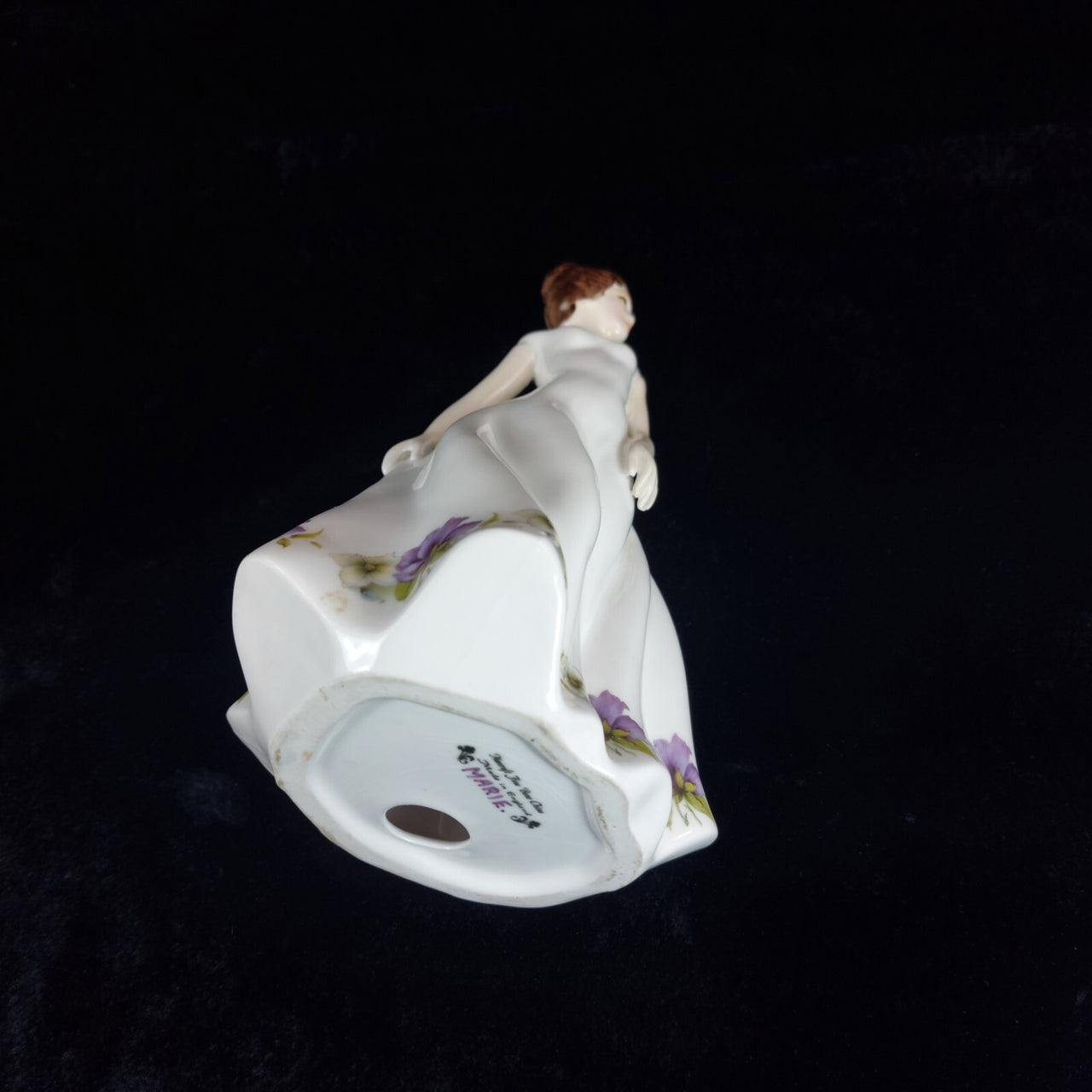 Hidden A Gem: Vintage Norcroft "Marie" Fine Bone China lady Figurine in white9