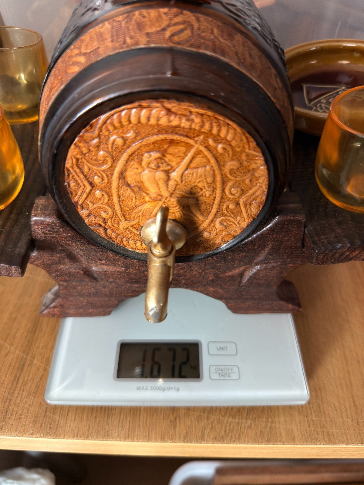 Vintage Amber Glass Barrel Decanter Set with Tap 3 Glasses Tray & Wood Stand20