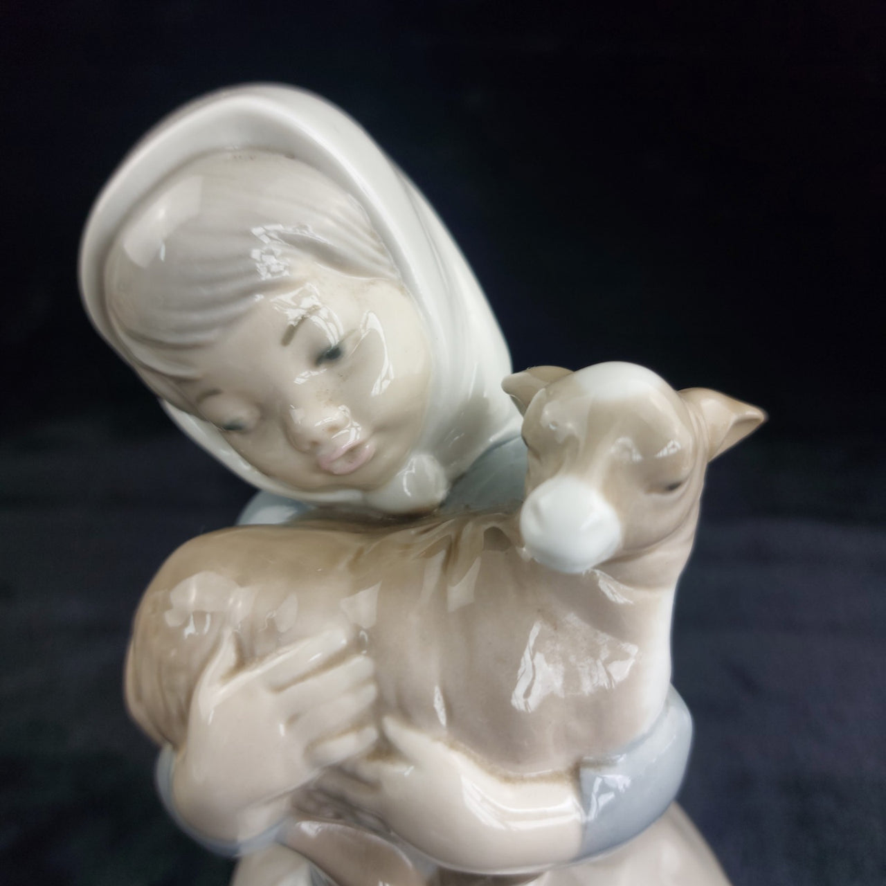 Nao by Lladro Girl Figurine Spain Holding Lamb Animal Farm bookcase decor Lladró7