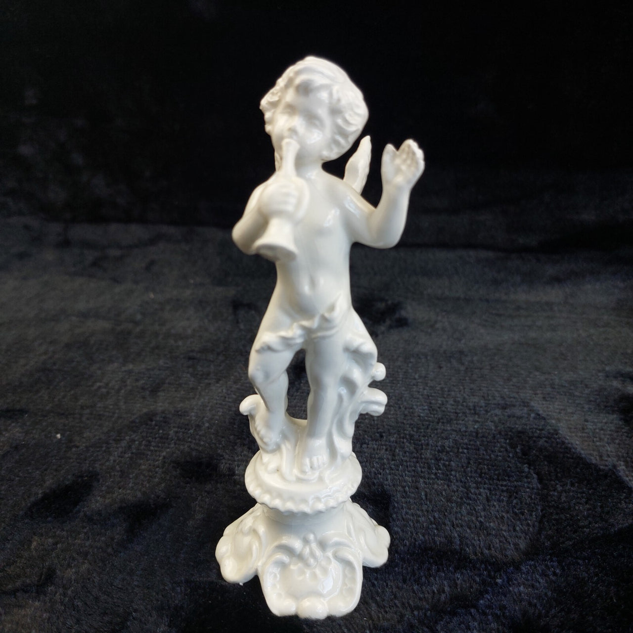Antique Italy Cherub Figurines Pair 6.5in Porcelain White Trumpet Flowers Damage12