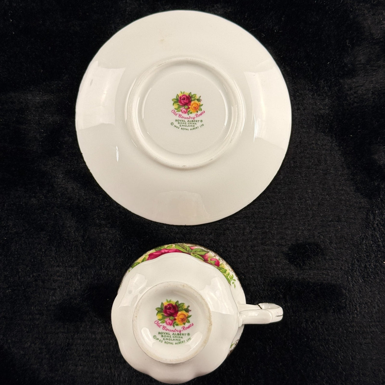 Royal Albert Old Country Roses Cups & Saucers Set of 2 Bone China England 19623