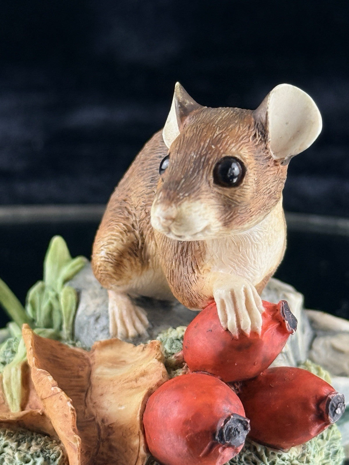 Border Fine Arts Wood Mouse Figurine 1992 Autumn Feast Scotland decor2
