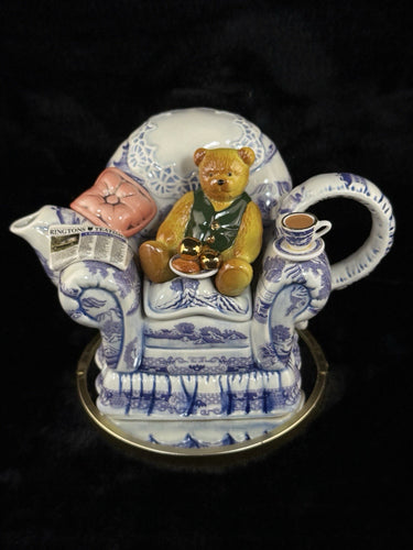 Ringtons Cardew Teatime Teapot Bear Armchair Blue Willow Design 5270/75000