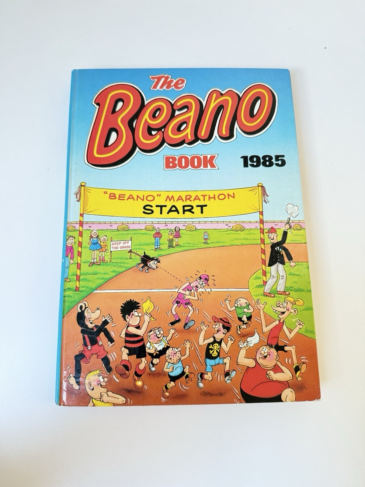 Beano Comic Hotspur Book Lot Classic Annuals UK DC Thompson Gift 1983-1985-19864